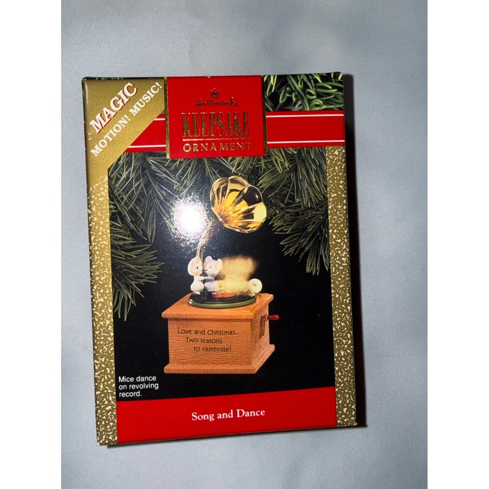 Hallmark Keepsake Magic Ornament Song and Dance Mice Gramophone Jingle Bells